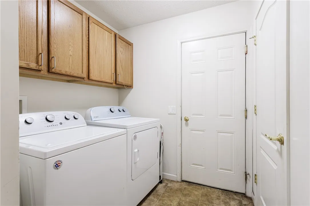 203 Westcombe Park, Henrietta, New York 14586, Henrietta, New York 14586, 3 Bedrooms Bedrooms, 7 Rooms Rooms,3 BathroomsBathrooms,Residential,For Sale,203 Westcombe Park, Henrietta, New York 14586,R1627322