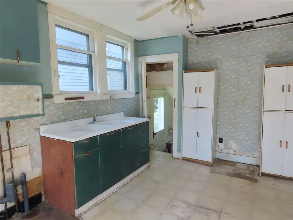752 Robinson Street, Elmira City, New York 14904, Elmira City, New York 14904, 3 Bedrooms Bedrooms, 6 Rooms Rooms,1 BathroomBathrooms,Residential,Closed,752 Robinson Street, Elmira City, New York 14904,0,R1627520