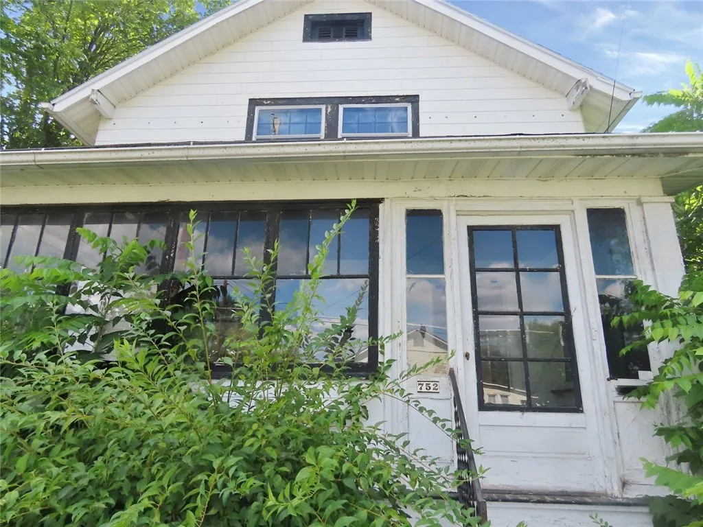 752 Robinson Street, Elmira City, New York 14904, Elmira City, New York 14904, 3 Bedrooms Bedrooms, 6 Rooms Rooms,1 BathroomBathrooms,Residential,Closed,752 Robinson Street, Elmira City, New York 14904,0,R1627520