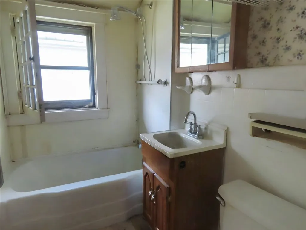 752 Robinson Street, Elmira City, New York 14904, Elmira City, New York 14904, 3 Bedrooms Bedrooms, 6 Rooms Rooms,1 BathroomBathrooms,Residential,Closed,752 Robinson Street, Elmira City, New York 14904,0,R1627520