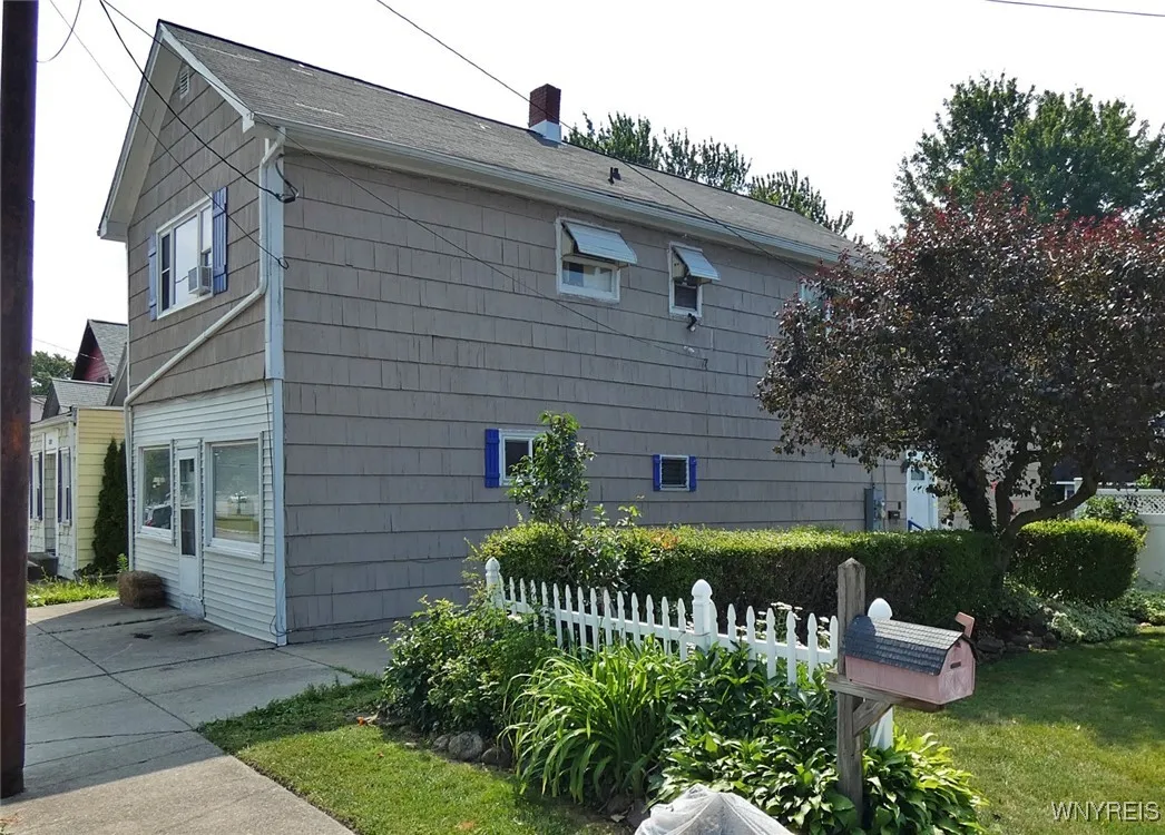 141 Niagara Street, Tonawanda, New York 14150, Tonawanda, New York 14150, 4 Bedrooms Bedrooms, ,3 BathroomsBathrooms,Residential,For Sale,141 Niagara Street, Tonawanda, New York 14150,0,B1627187