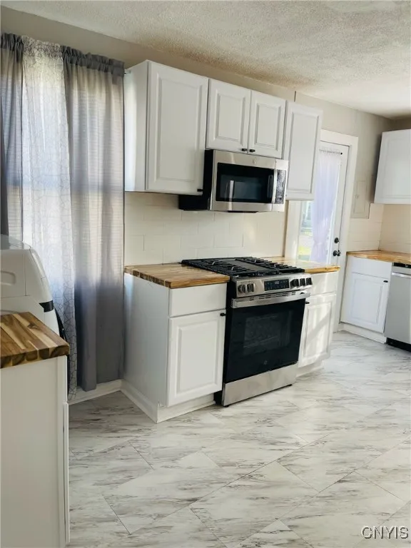 5 Wyncrest Drive, Dewitt, New York 13057, De Witt, New York 13057, 3 Bedrooms Bedrooms, 6 Rooms Rooms,1 BathroomBathrooms,Residential,Closed,5 Wyncrest Drive, Dewitt, New York 13057,0,S1627571