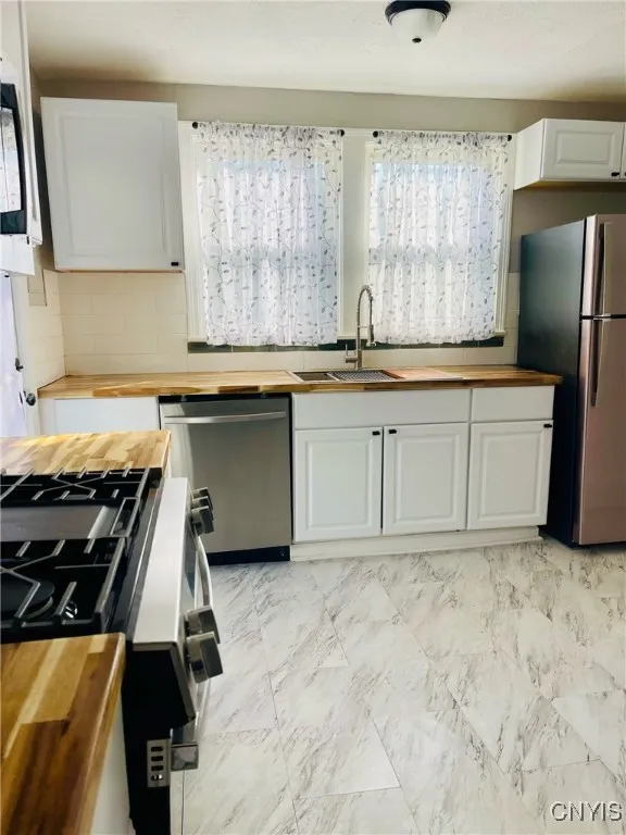 5 Wyncrest Drive, Dewitt, New York 13057, De Witt, New York 13057, 3 Bedrooms Bedrooms, 6 Rooms Rooms,1 BathroomBathrooms,Residential,Closed,5 Wyncrest Drive, Dewitt, New York 13057,0,S1627571