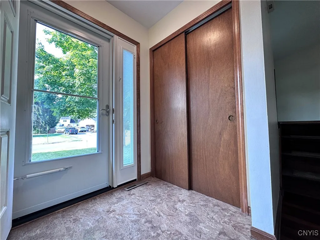 Storm Door W/Sliding Screen & Side Window with Cased in Blinds