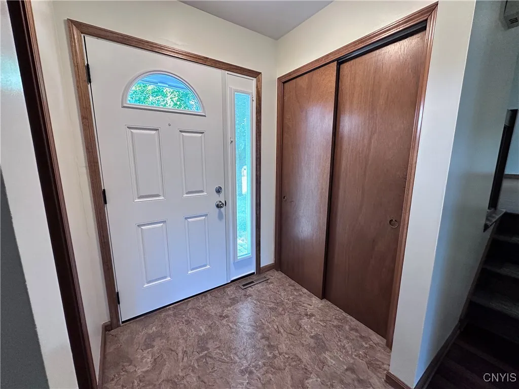 Front Foyer & Closet