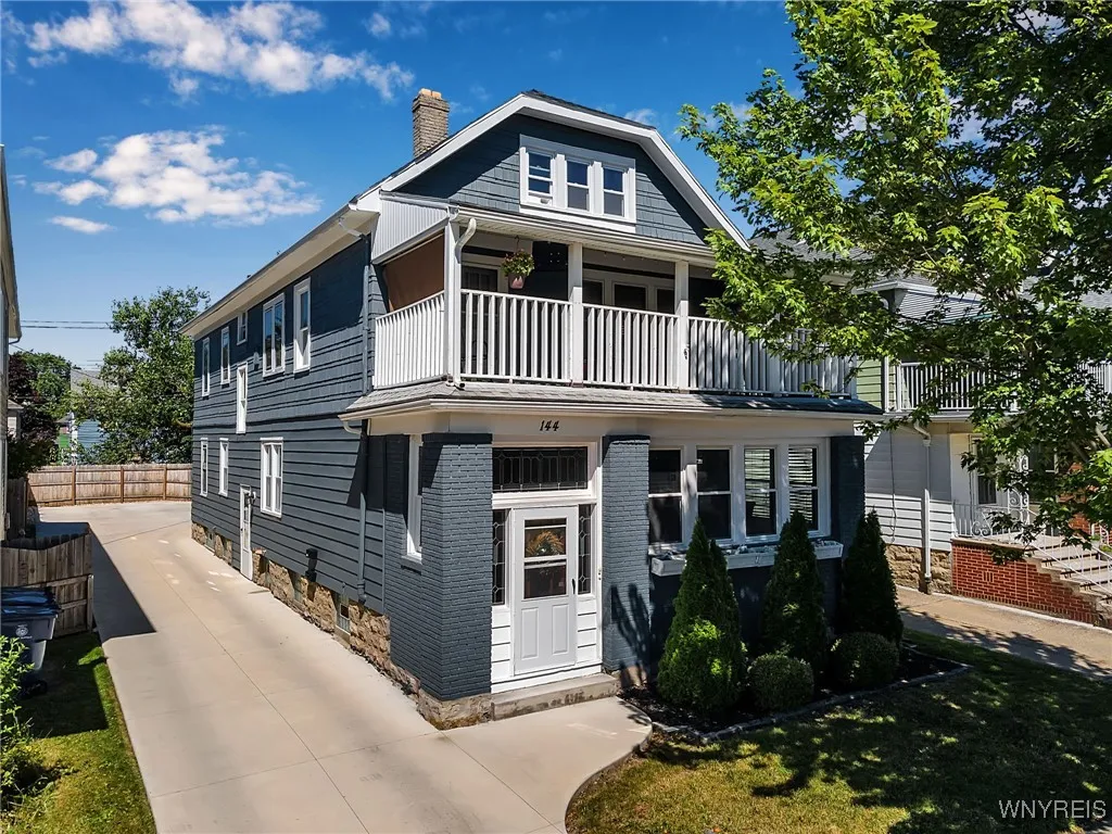 144 Carmel Road, Buffalo, New York 14214, Buffalo, New York 14214, 6 Bedrooms Bedrooms, ,2 BathroomsBathrooms,Residential,Closed,144 Carmel Road, Buffalo, New York 14214,0,B1627549