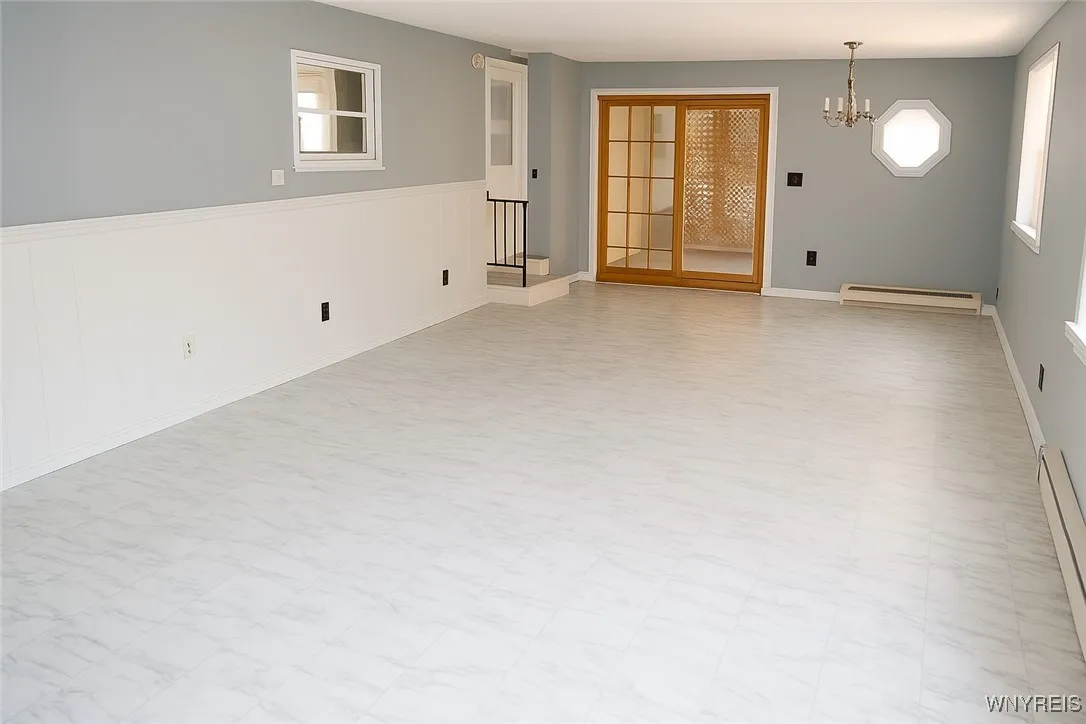 3 season room/entry from carport
