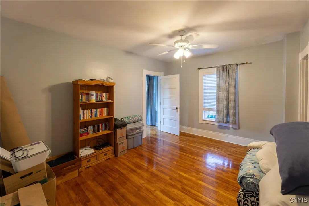 Small office space off bedroom