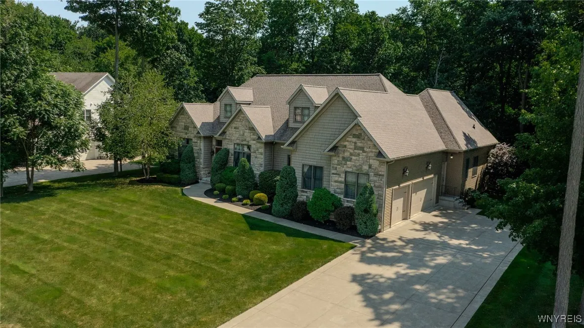 9743 Cobblestone Drive, Clarence, New York 14031, Clarence, New York 14031, 4 Bedrooms Bedrooms, 9 Rooms Rooms,3 BathroomsBathrooms,Residential Lease,For Rent,9743 Cobblestone Drive, Clarence, New York 14031,B1627635