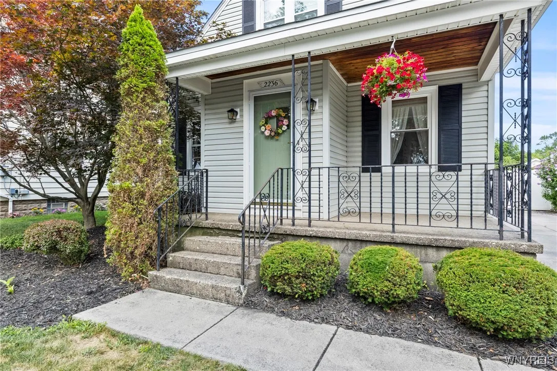2236 Linwood Avenue, Niagara Falls, New York 14305, Niagara Falls, New York 14305, 3 Bedrooms Bedrooms, ,2 BathroomsBathrooms,Residential,Closed,2236 Linwood Avenue, Niagara Falls, New York 14305,0,B1627615