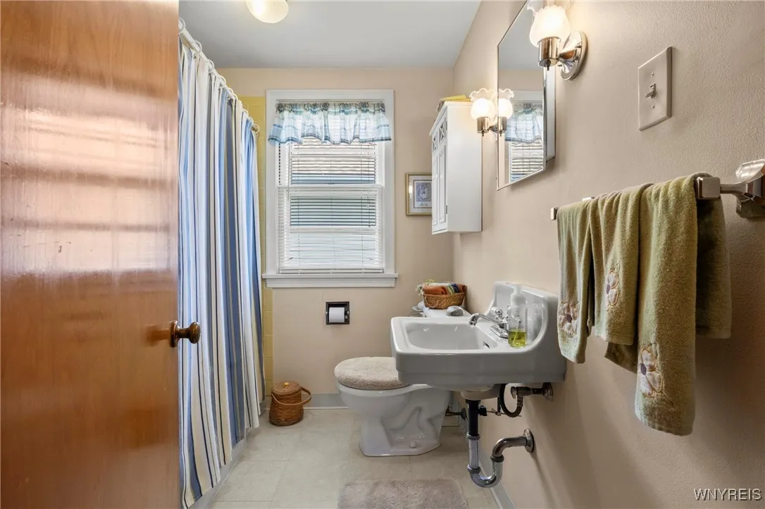 2236 Linwood Avenue, Niagara Falls, New York 14305, Niagara Falls, New York 14305, 3 Bedrooms Bedrooms, ,2 BathroomsBathrooms,Residential,Closed,2236 Linwood Avenue, Niagara Falls, New York 14305,0,B1627615