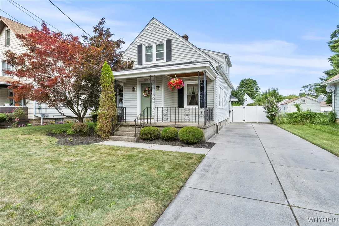 2236 Linwood Avenue, Niagara Falls, New York 14305, Niagara Falls, New York 14305, 3 Bedrooms Bedrooms, ,2 BathroomsBathrooms,Residential,Closed,2236 Linwood Avenue, Niagara Falls, New York 14305,0,B1627615