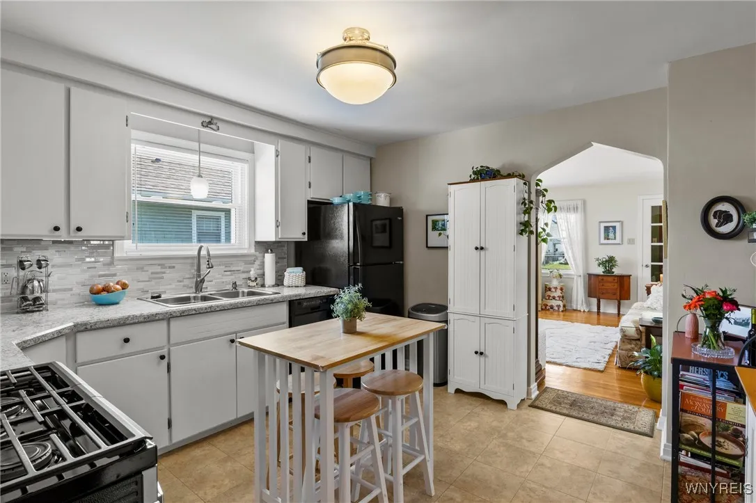 2236 Linwood Avenue, Niagara Falls, New York 14305, Niagara Falls, New York 14305, 3 Bedrooms Bedrooms, ,2 BathroomsBathrooms,Residential,Closed,2236 Linwood Avenue, Niagara Falls, New York 14305,0,B1627615