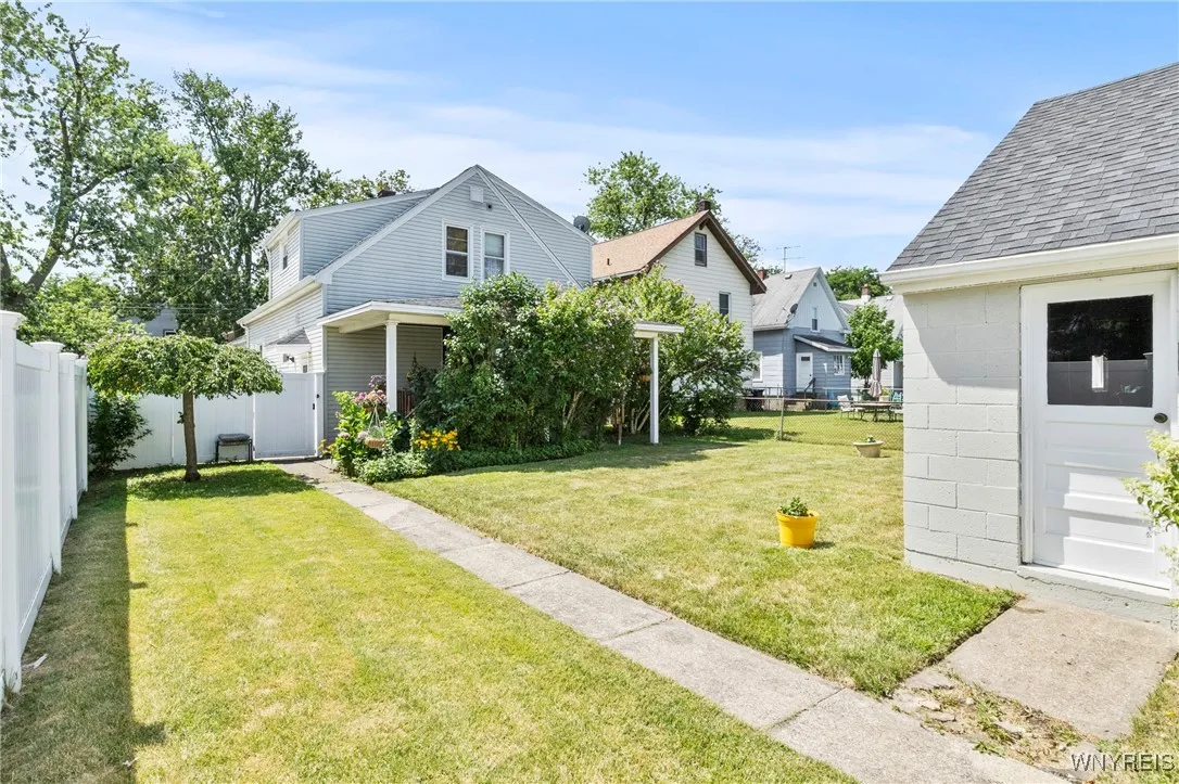 2236 Linwood Avenue, Niagara Falls, New York 14305, Niagara Falls, New York 14305, 3 Bedrooms Bedrooms, ,2 BathroomsBathrooms,Residential,Closed,2236 Linwood Avenue, Niagara Falls, New York 14305,0,B1627615