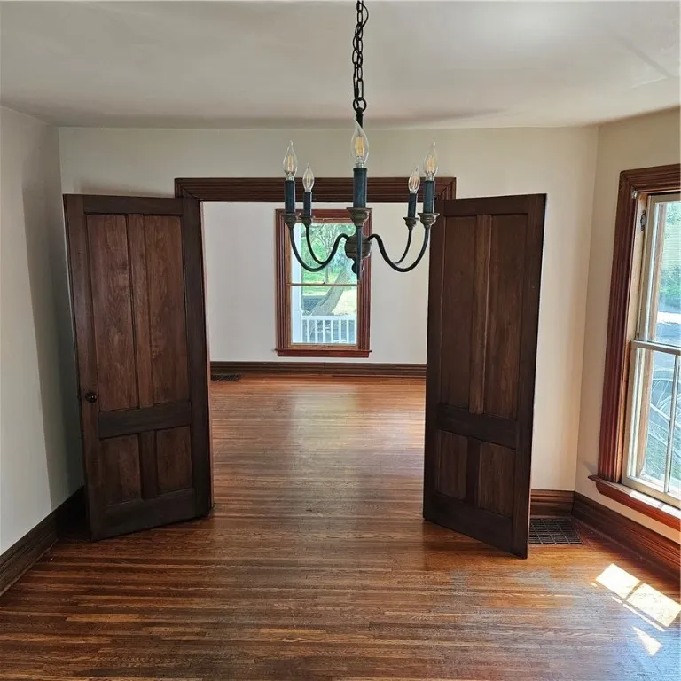 217 Merriman Street, Rochester, New York 14607, Rochester, New York 14607, 4 Bedrooms Bedrooms, 7 Rooms Rooms,2 BathroomsBathrooms,Residential Lease,For Rent,217 Merriman Street, Rochester, New York 14607,R1627660