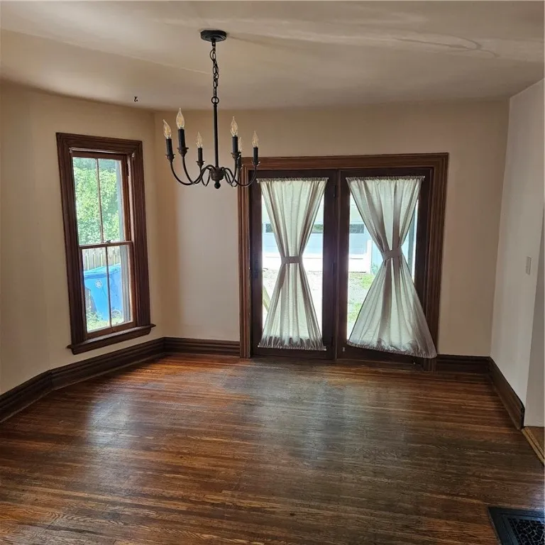 217 Merriman Street, Rochester, New York 14607, Rochester, New York 14607, 4 Bedrooms Bedrooms, 7 Rooms Rooms,2 BathroomsBathrooms,Residential Lease,For Rent,217 Merriman Street, Rochester, New York 14607,R1627660