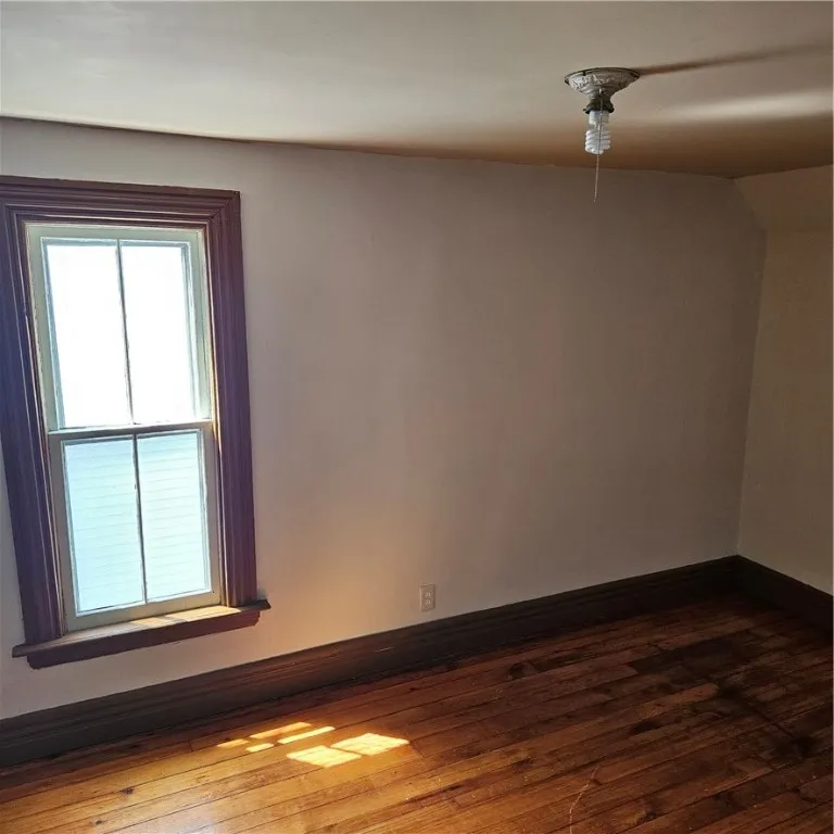 217 Merriman Street, Rochester, New York 14607, Rochester, New York 14607, 4 Bedrooms Bedrooms, 7 Rooms Rooms,2 BathroomsBathrooms,Residential Lease,For Rent,217 Merriman Street, Rochester, New York 14607,R1627660