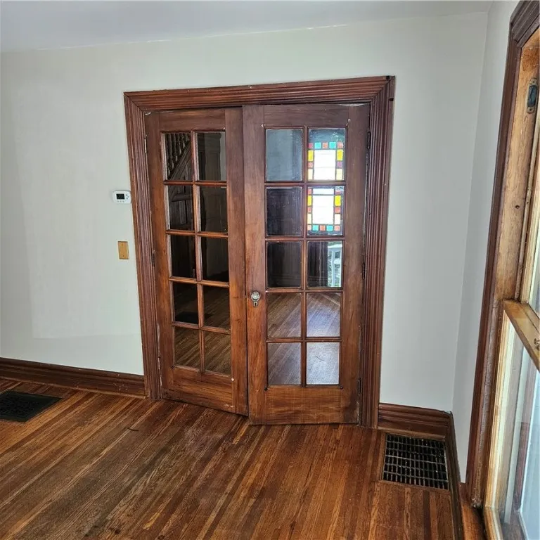 217 Merriman Street, Rochester, New York 14607, Rochester, New York 14607, 4 Bedrooms Bedrooms, 7 Rooms Rooms,2 BathroomsBathrooms,Residential Lease,For Rent,217 Merriman Street, Rochester, New York 14607,R1627660