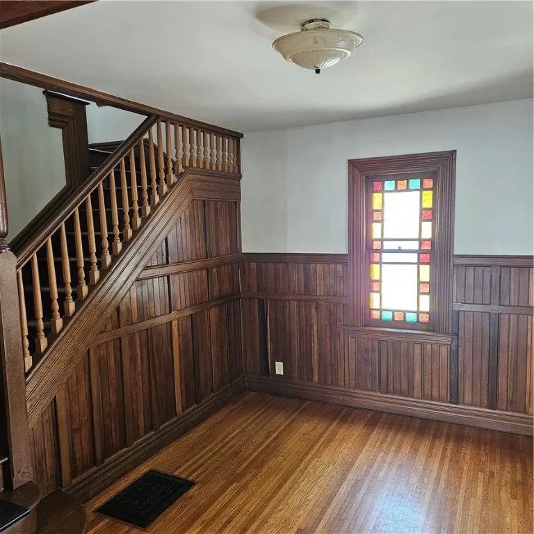217 Merriman Street, Rochester, New York 14607, Rochester, New York 14607, 4 Bedrooms Bedrooms, 7 Rooms Rooms,2 BathroomsBathrooms,Residential Lease,For Rent,217 Merriman Street, Rochester, New York 14607,R1627660