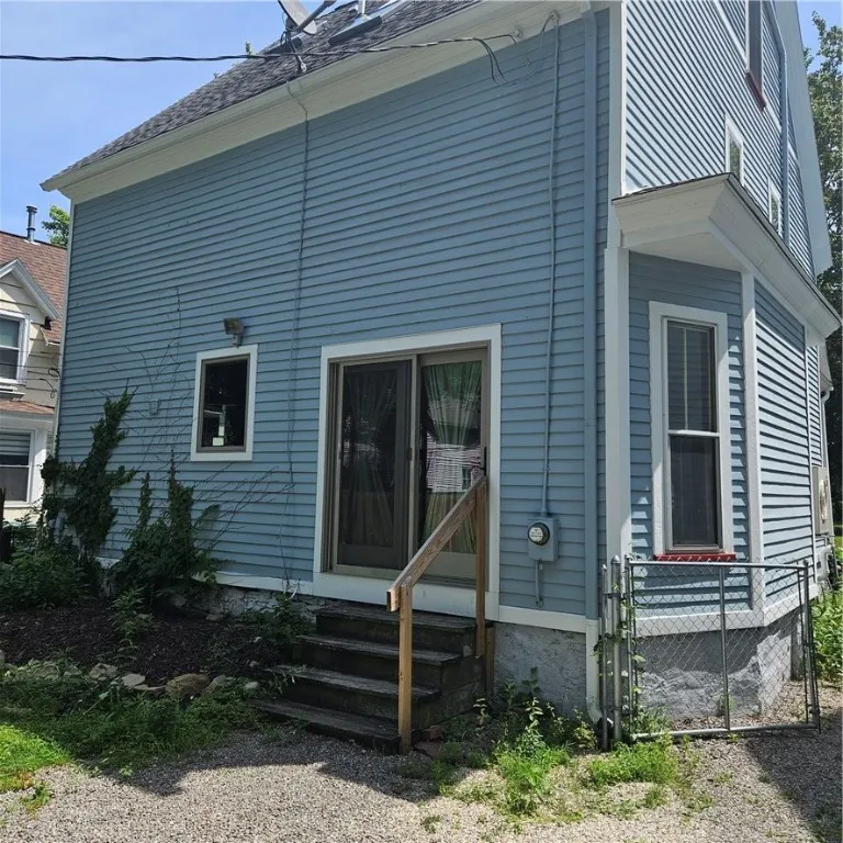 217 Merriman Street, Rochester, New York 14607, Rochester, New York 14607, 4 Bedrooms Bedrooms, 7 Rooms Rooms,2 BathroomsBathrooms,Residential Lease,For Rent,217 Merriman Street, Rochester, New York 14607,R1627660
