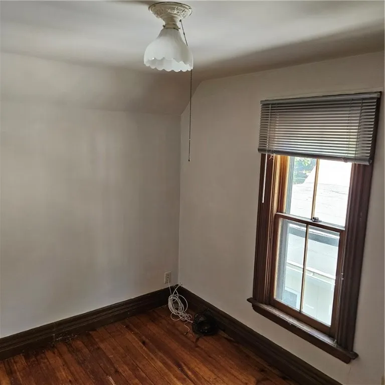 217 Merriman Street, Rochester, New York 14607, Rochester, New York 14607, 4 Bedrooms Bedrooms, 7 Rooms Rooms,2 BathroomsBathrooms,Residential Lease,For Rent,217 Merriman Street, Rochester, New York 14607,R1627660