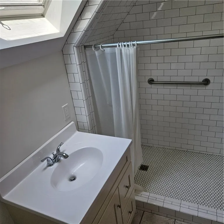 217 Merriman Street, Rochester, New York 14607, Rochester, New York 14607, 4 Bedrooms Bedrooms, 7 Rooms Rooms,2 BathroomsBathrooms,Residential Lease,For Rent,217 Merriman Street, Rochester, New York 14607,R1627660