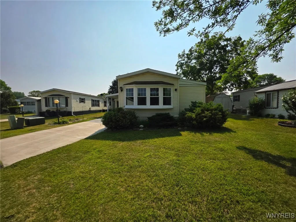 30 Marseille Avenue, West Seneca, New York 14224, West Seneca, New York 14224, 1 Bedroom Bedrooms, 6 Rooms Rooms,Residential,For Sale,30 Marseille Avenue, West Seneca, New York 14224,B1627355