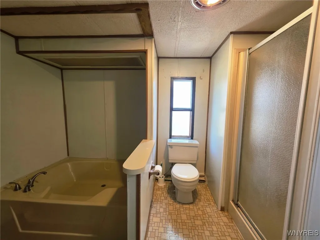 30 Marseille Avenue, West Seneca, New York 14224, West Seneca, New York 14224, 1 Bedroom Bedrooms, 6 Rooms Rooms,Residential,For Sale,30 Marseille Avenue, West Seneca, New York 14224,B1627355