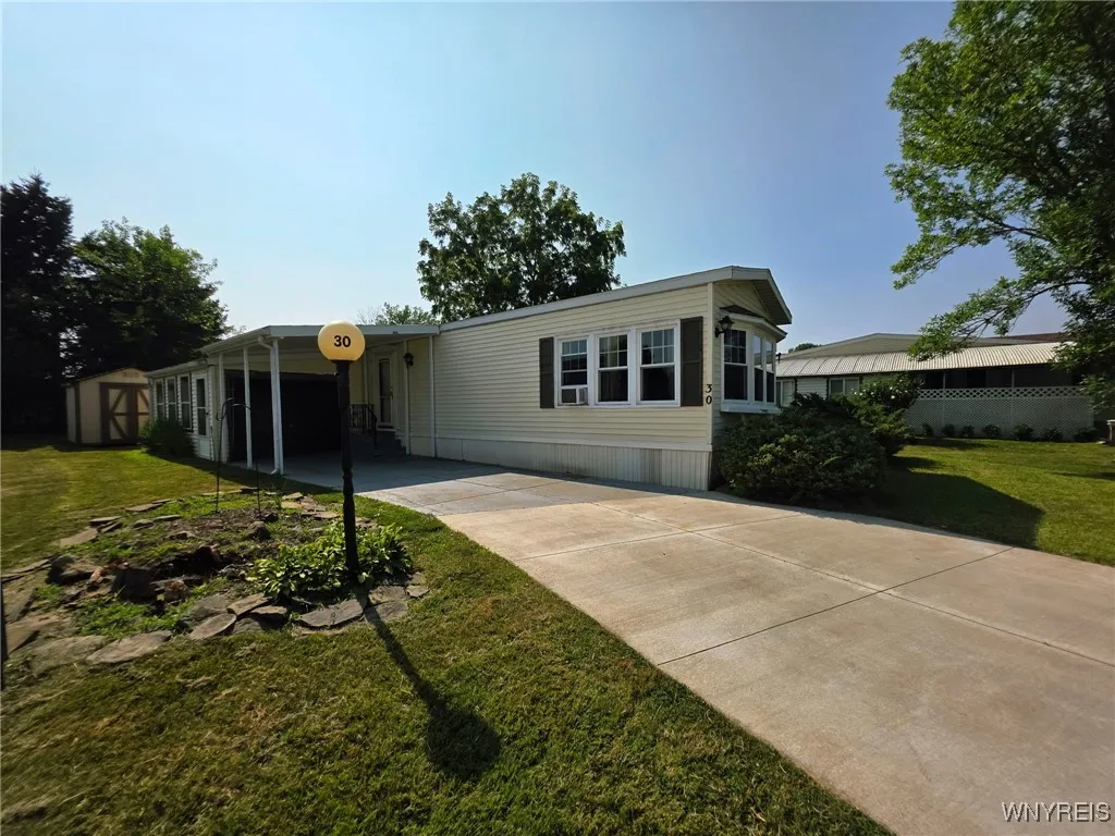 30 Marseille Avenue, West Seneca, New York 14224, West Seneca, New York 14224, 1 Bedroom Bedrooms, 6 Rooms Rooms,Residential,For Sale,30 Marseille Avenue, West Seneca, New York 14224,B1627355