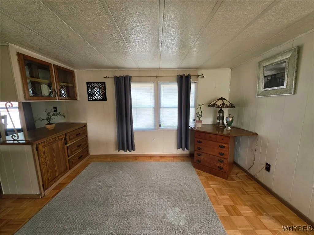 30 Marseille Avenue, West Seneca, New York 14224, West Seneca, New York 14224, 1 Bedroom Bedrooms, 6 Rooms Rooms,Residential,For Sale,30 Marseille Avenue, West Seneca, New York 14224,B1627355