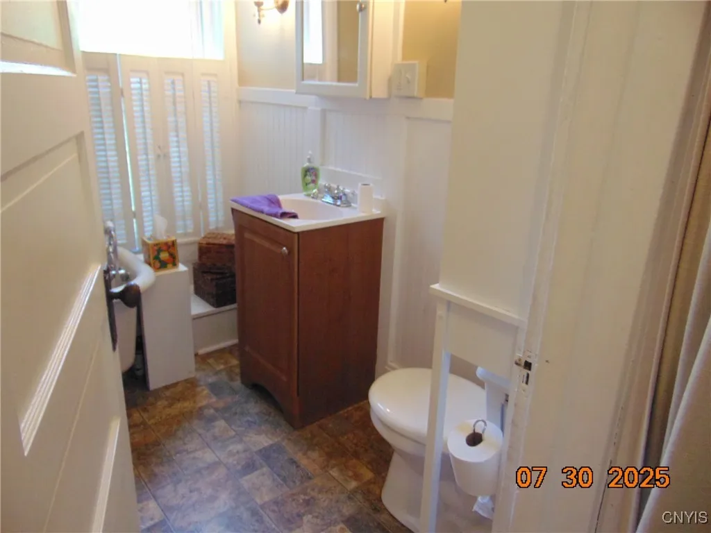 1st Floor Bath