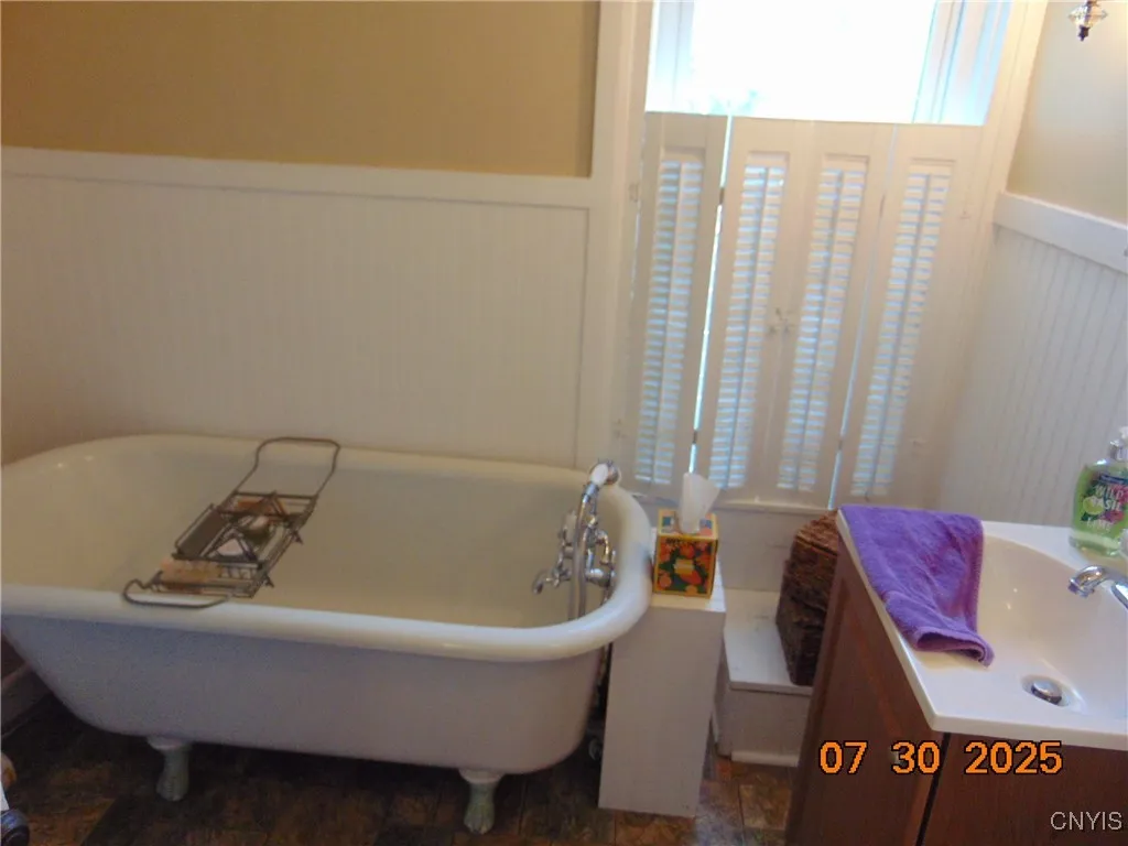 1st Floor Bath