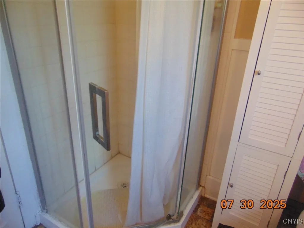 1st Floor Bath