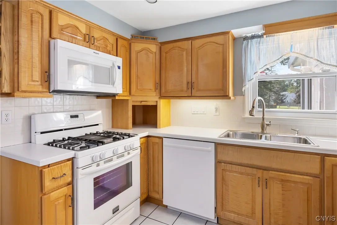 4207 Mill Run Road, Clay, New York 13090, Clay, New York 13090, 4 Bedrooms Bedrooms, 11 Rooms Rooms,2 BathroomsBathrooms,Residential,Closed,4207 Mill Run Road, Clay, New York 13090,0,S1626535