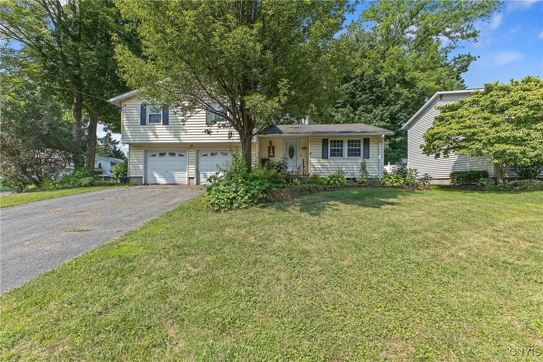 4201 Fireside Drive, Clay, New York 13090, Clay, New York 13090, 4 Bedrooms Bedrooms, 8 Rooms Rooms,2 BathroomsBathrooms,Residential,For Sale,4201 Fireside Drive, Clay, New York 13090,S1627717