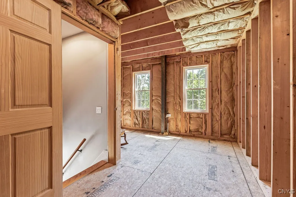 An oak staircase leads to the third level, where you'll find rough-ins for water and gas next to the steel beam. Drains are nearby too—making it easy to add a beautiful full bath.




Ask ChatGPT
An oak staircase leads to the third level, where you'll find rough-ins for water and gas next to the steel beam. Drains are nearby too—making it easy to add a beautiful bathroom.