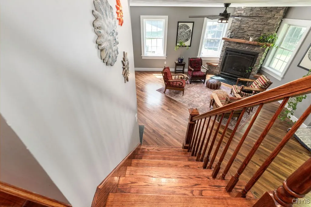 Heading downstairs to the first floor—let’s explore more of this beautiful home!






