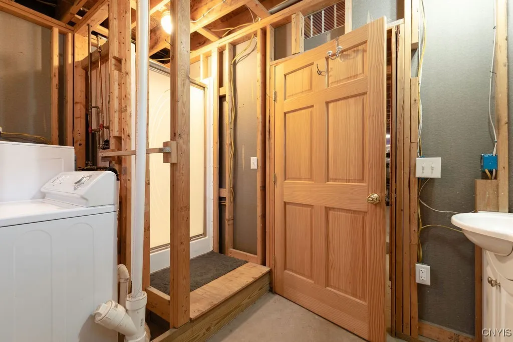 The walk-out basement includes a full bathroom, with the laundry area conveniently located right next to it—adding both function and flexibility to this lower level.





