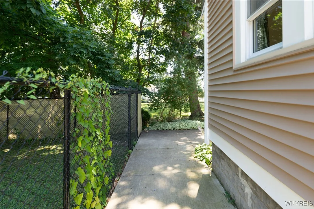 8 Jefferson Street, Attica, New York 14011, Attica, New York 14011, 5 Bedrooms Bedrooms, 10 Rooms Rooms,3 BathroomsBathrooms,Residential,For Sale,8 Jefferson Street, Attica, New York 14011,B1627759