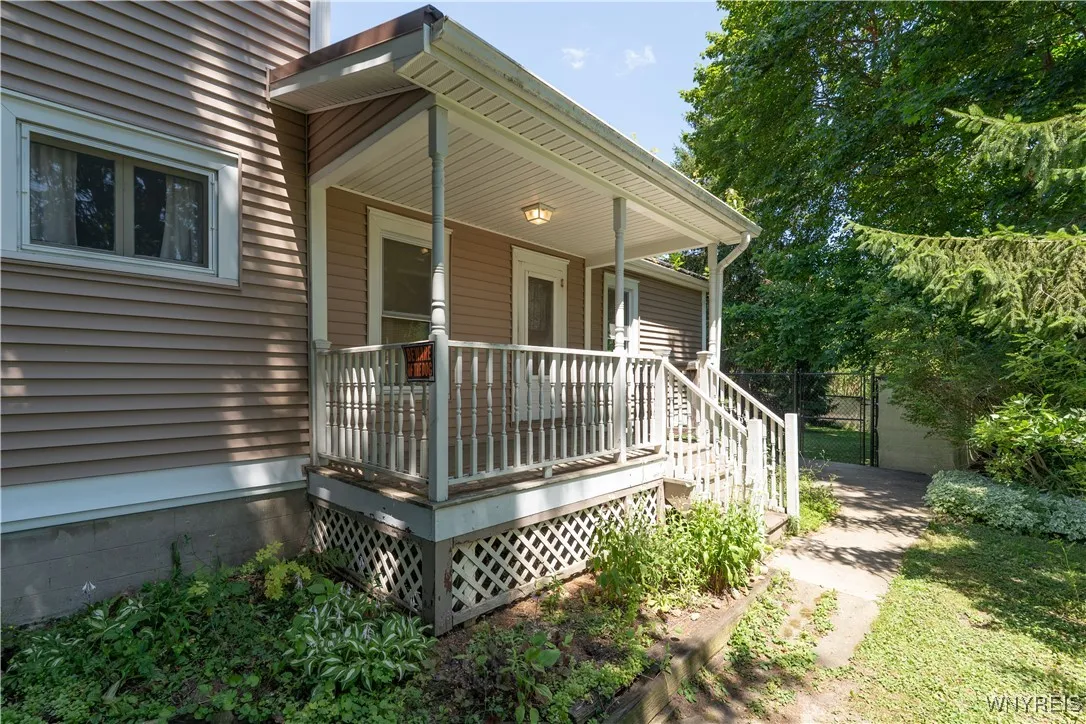 8 Jefferson Street, Attica, New York 14011, Attica, New York 14011, 5 Bedrooms Bedrooms, 10 Rooms Rooms,3 BathroomsBathrooms,Residential,For Sale,8 Jefferson Street, Attica, New York 14011,B1627759