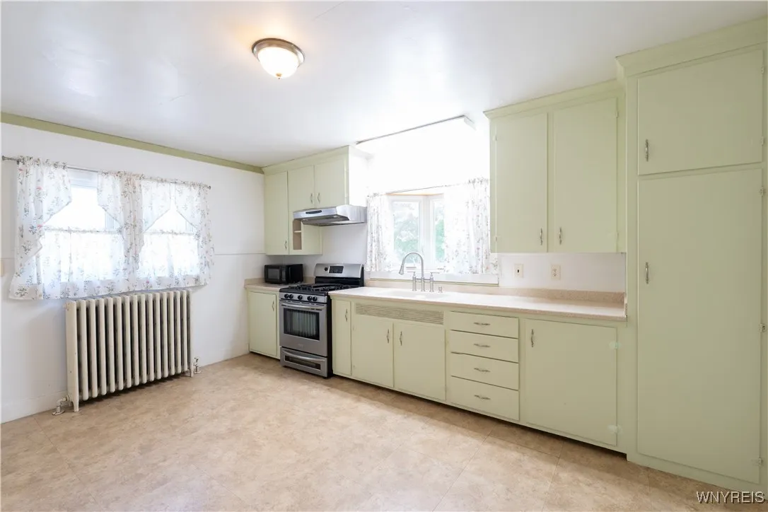 8 Jefferson Street, Attica, New York 14011, Attica, New York 14011, 5 Bedrooms Bedrooms, 10 Rooms Rooms,3 BathroomsBathrooms,Residential,For Sale,8 Jefferson Street, Attica, New York 14011,B1627759