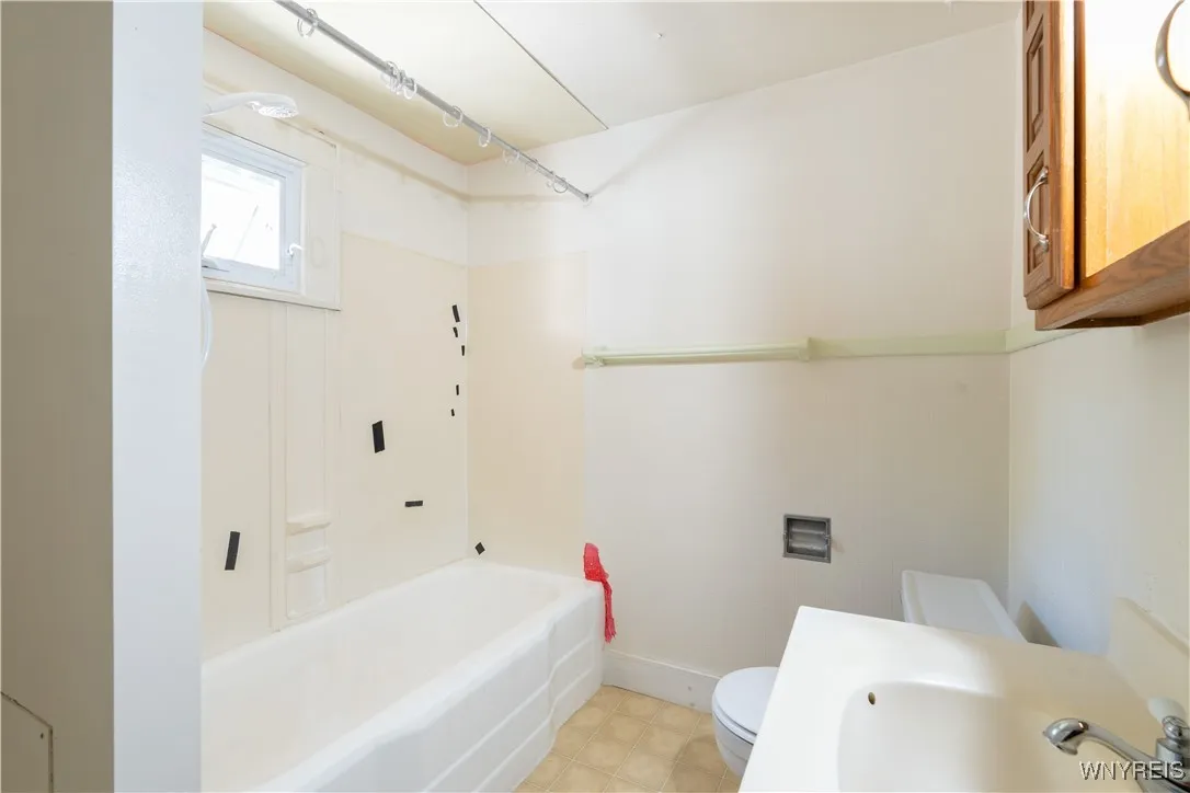 8 Jefferson Street, Attica, New York 14011, Attica, New York 14011, 5 Bedrooms Bedrooms, 10 Rooms Rooms,3 BathroomsBathrooms,Residential,For Sale,8 Jefferson Street, Attica, New York 14011,B1627759