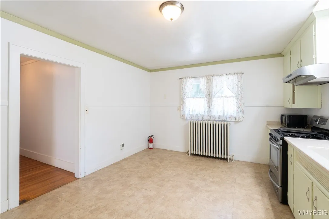 8 Jefferson Street, Attica, New York 14011, Attica, New York 14011, 5 Bedrooms Bedrooms, 10 Rooms Rooms,3 BathroomsBathrooms,Residential,For Sale,8 Jefferson Street, Attica, New York 14011,B1627759