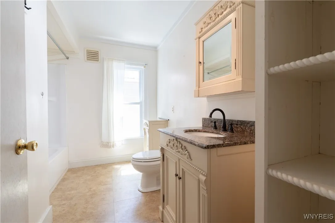8 Jefferson Street, Attica, New York 14011, Attica, New York 14011, 5 Bedrooms Bedrooms, 10 Rooms Rooms,3 BathroomsBathrooms,Residential,For Sale,8 Jefferson Street, Attica, New York 14011,B1627759