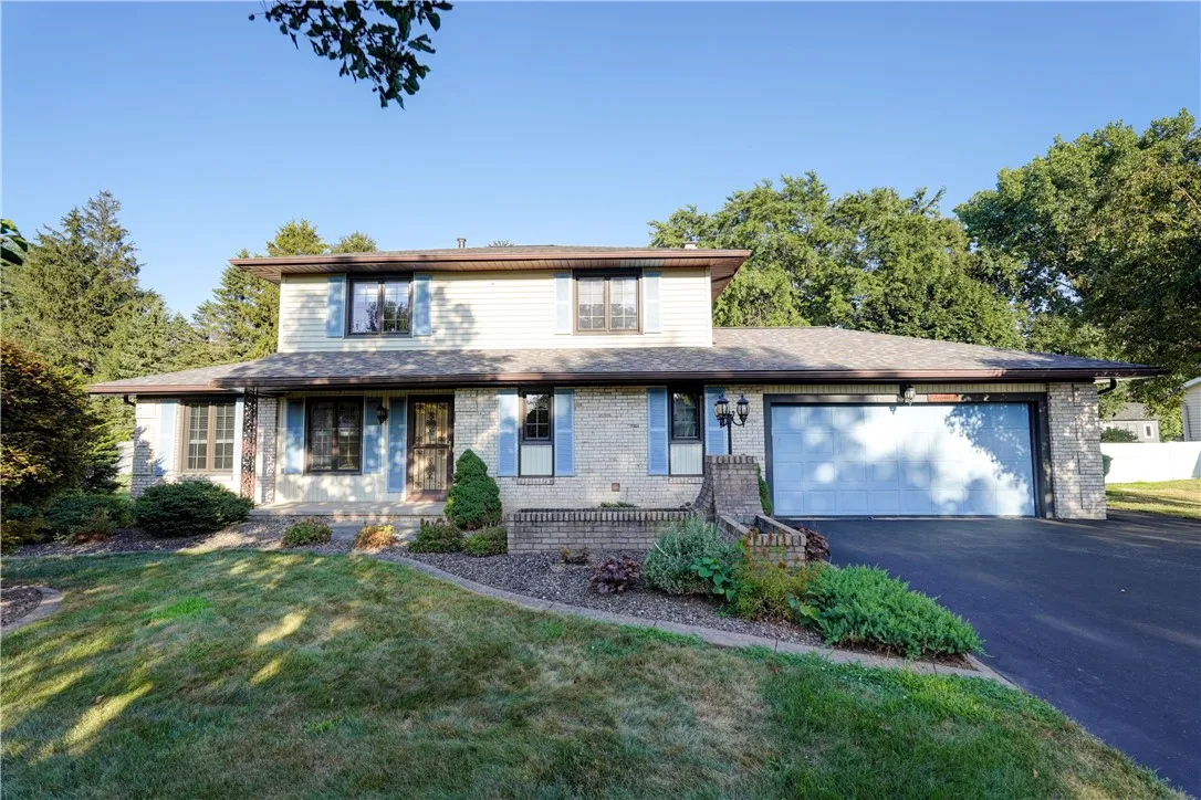 42 Sherwood Drive, Clarkson, New York 14420, Clarkson, New York 14420, 4 Bedrooms Bedrooms, 9 Rooms Rooms,2 BathroomsBathrooms,Residential,For Sale,42 Sherwood Drive, Clarkson, New York 14420,0,R1626834