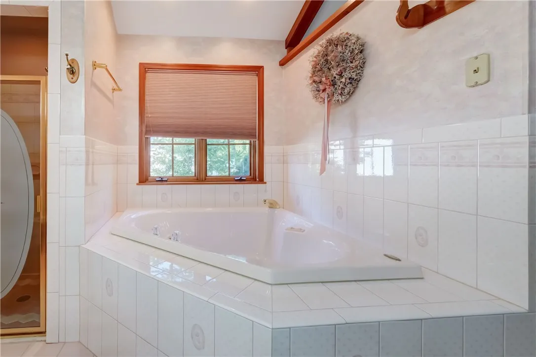 42 Sherwood Drive, Clarkson, New York 14420, Clarkson, New York 14420, 4 Bedrooms Bedrooms, 9 Rooms Rooms,2 BathroomsBathrooms,Residential,For Sale,42 Sherwood Drive, Clarkson, New York 14420,0,R1626834