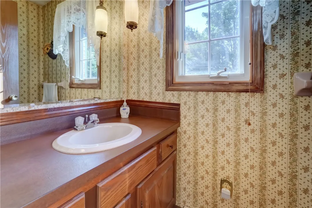 42 Sherwood Drive, Clarkson, New York 14420, Clarkson, New York 14420, 4 Bedrooms Bedrooms, 9 Rooms Rooms,2 BathroomsBathrooms,Residential,For Sale,42 Sherwood Drive, Clarkson, New York 14420,0,R1626834