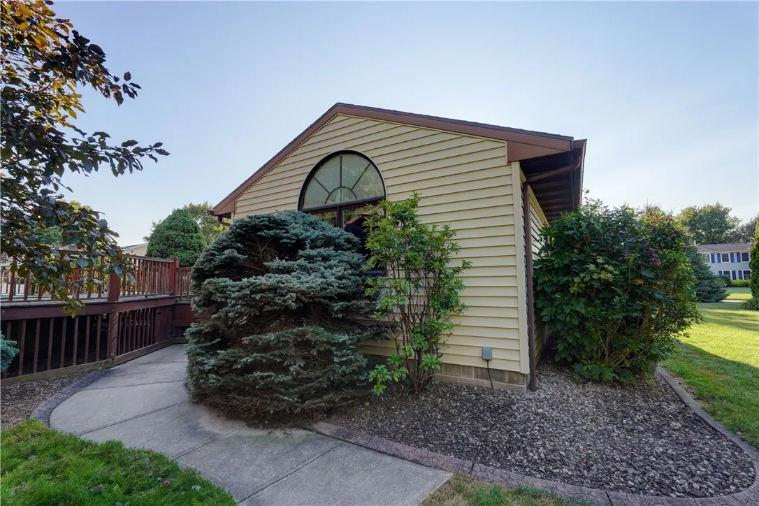 42 Sherwood Drive, Clarkson, New York 14420, Clarkson, New York 14420, 4 Bedrooms Bedrooms, 9 Rooms Rooms,2 BathroomsBathrooms,Residential,For Sale,42 Sherwood Drive, Clarkson, New York 14420,0,R1626834
