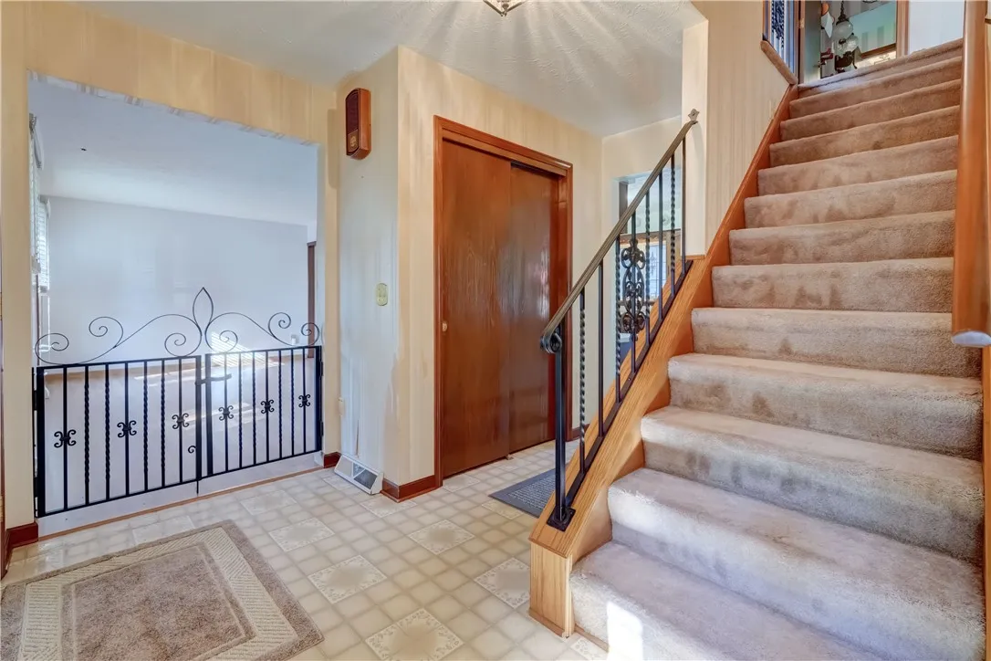 42 Sherwood Drive, Clarkson, New York 14420, Clarkson, New York 14420, 4 Bedrooms Bedrooms, 9 Rooms Rooms,2 BathroomsBathrooms,Residential,For Sale,42 Sherwood Drive, Clarkson, New York 14420,0,R1626834