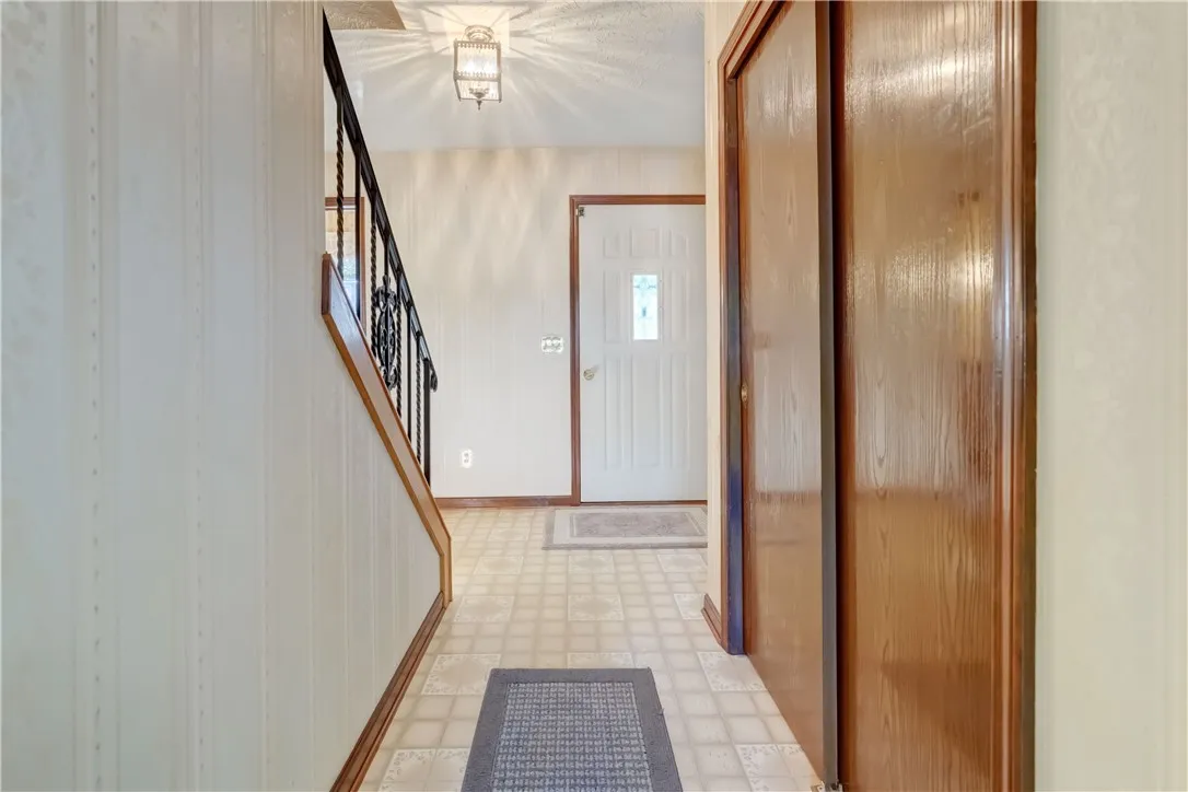 42 Sherwood Drive, Clarkson, New York 14420, Clarkson, New York 14420, 4 Bedrooms Bedrooms, 9 Rooms Rooms,2 BathroomsBathrooms,Residential,For Sale,42 Sherwood Drive, Clarkson, New York 14420,0,R1626834